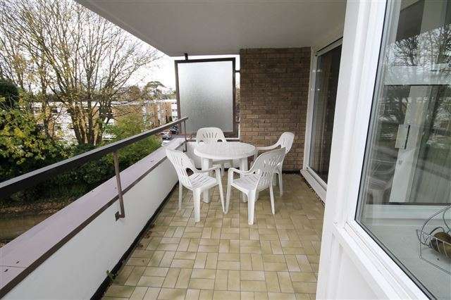  Image of 3 bedroom Flat to rent in The Avenue Sneyd Park Bristol BS9 at Chartley 22 The Avenue Bristol, BS9 1PE