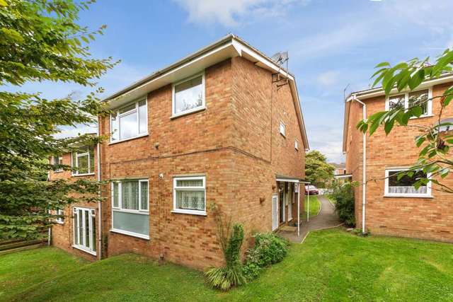  Image of 2 bedroom Maisonette for sale in Chiltern Park Avenue Berkhamsted HP4 at Chiltern Park Avenue  Berkhamsted, HP4 1EY