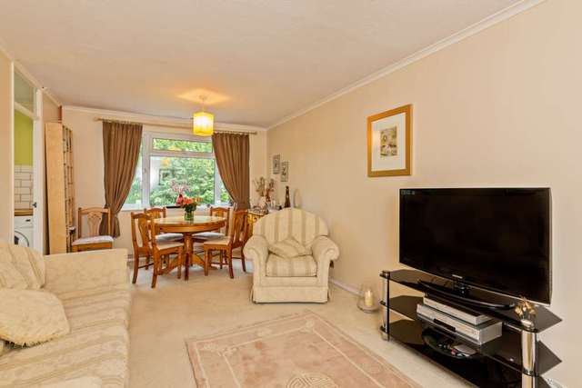  Image of 2 bedroom Maisonette for sale in Chiltern Park Avenue Berkhamsted HP4 at Chiltern Park Avenue  Berkhamsted, HP4 1EY