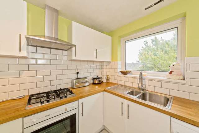  Image of 2 bedroom Maisonette for sale in Chiltern Park Avenue Berkhamsted HP4 at Chiltern Park Avenue  Berkhamsted, HP4 1EY