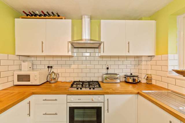  Image of 2 bedroom Maisonette for sale in Chiltern Park Avenue Berkhamsted HP4 at Chiltern Park Avenue  Berkhamsted, HP4 1EY