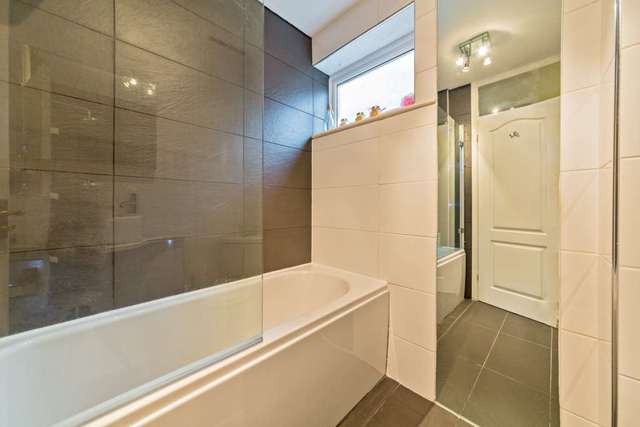  Image of 2 bedroom Maisonette for sale in Chiltern Park Avenue Berkhamsted HP4 at Chiltern Park Avenue  Berkhamsted, HP4 1EY