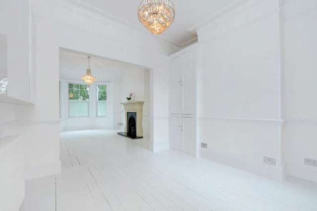  Image of 4 bedroom Terraced house for sale in Clapham Common West Side London SW4 at Clapham Common West Side  London, SW4 9AZ