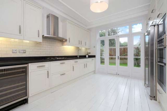  Image of 4 bedroom Terraced house for sale in Clapham Common West Side London SW4 at Clapham Common West Side  London, SW4 9AZ