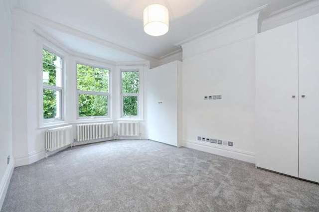  Image of 4 bedroom Terraced house for sale in Clapham Common West Side London SW4 at Clapham Common West Side  London, SW4 9AZ