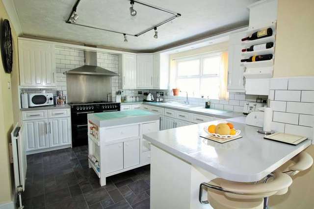  Image of 5 bedroom Detached house for sale in Orkney Road Cosham Portsmouth PO6 at Cosham Portsmouth Hampshire, PO6 3UE