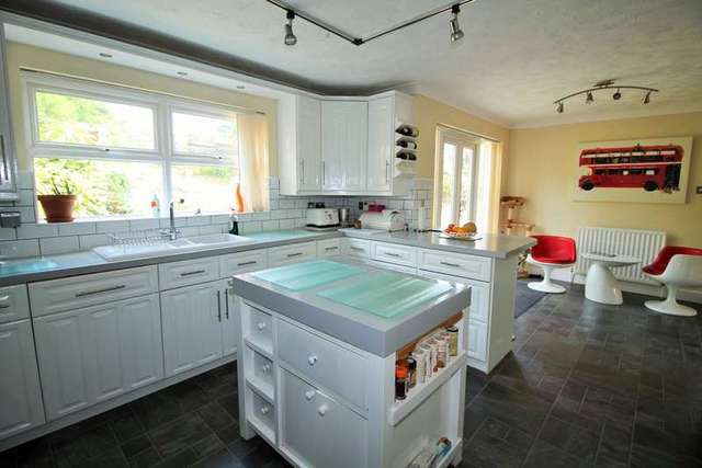  Image of 5 bedroom Detached house for sale in Orkney Road Cosham Portsmouth PO6 at Cosham Portsmouth Hampshire, PO6 3UE