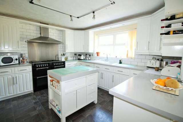 Image of 5 bedroom Detached house for sale in Orkney Road Cosham Portsmouth PO6 at Cosham Portsmouth Hampshire, PO6 3UE