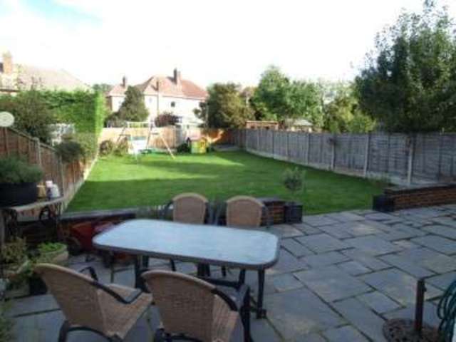  Image of 4 bedroom Semi-Detached house to rent in Craddocks Avenue Ashtead KT21 at Craddocks Avenue  Ashtead, KT21 1NR