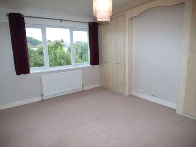  Image of 4 bedroom Semi-Detached house to rent in Craddocks Avenue Ashtead KT21 at Craddocks Avenue  Ashtead, KT21 1NR