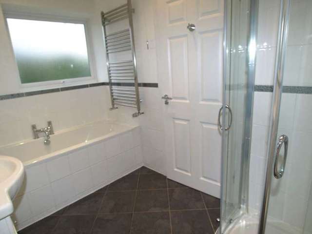  Image of 4 bedroom Semi-Detached house to rent in Craddocks Avenue Ashtead KT21 at Craddocks Avenue  Ashtead, KT21 1NR