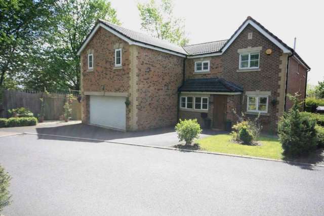  Image of 4 bedroom Detached house to rent in Degas Close Salford M7 at Salford, M7 3BG