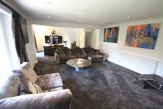  Image of 4 bedroom Detached house to rent in Degas Close Salford M7 at Salford, M7 3BG