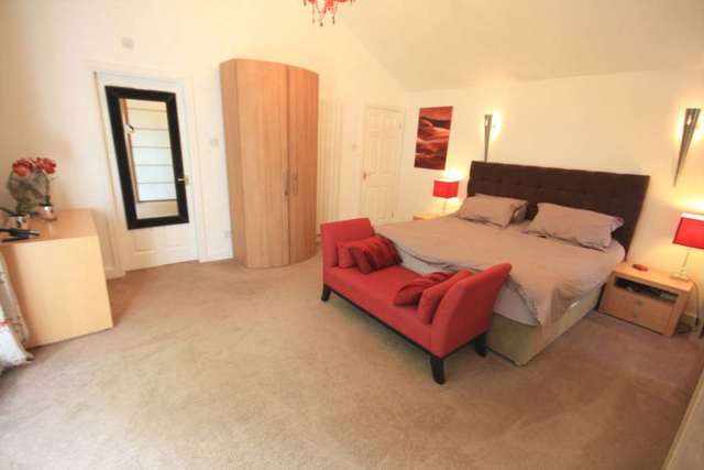 Image of 4 bedroom Detached house to rent in Degas Close Salford M7 at Salford, M7 3BG