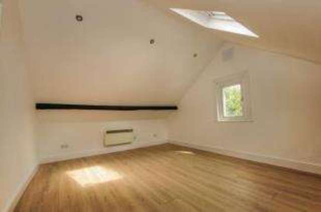  Image of 2 bedroom Flat for sale in Dornton Road South Croydon CR2 at South Croydon  Sanderstead, CR2 7DQ