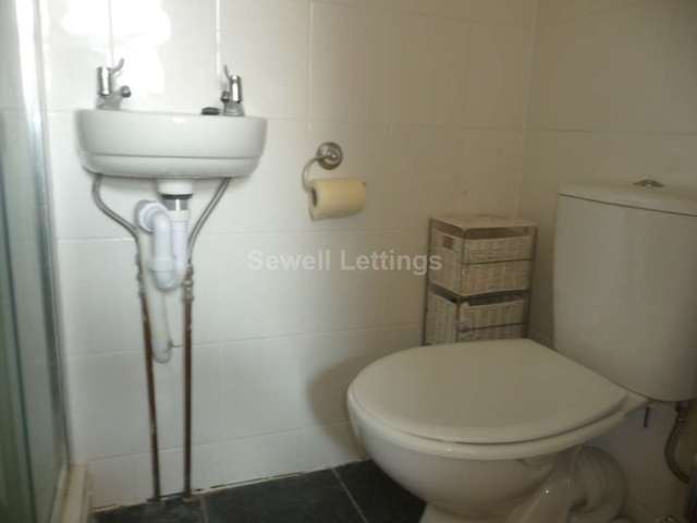  Image of 1 bedroom House Share to rent in College Road Earley Reading RG6 at College Road  Reading, RG6 1QB
