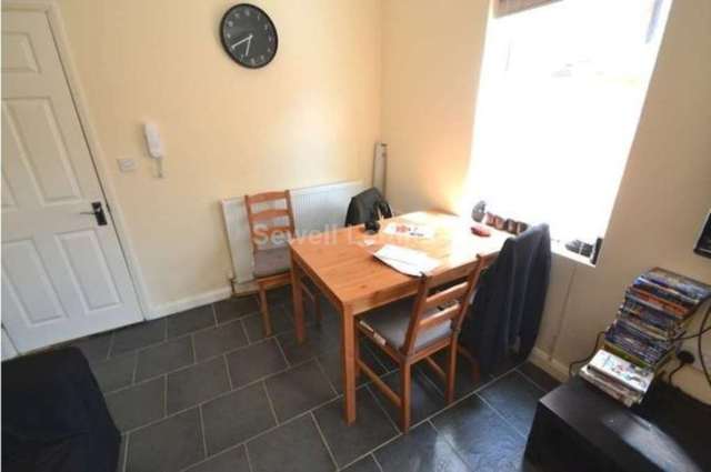  Image of 1 bedroom House Share to rent in College Road Earley Reading RG6 at College Road  Reading, RG6 1QB