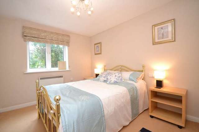  Image of 2 bedroom Flat for sale in Medina View East Cowes PO32 at East Cowes Isle Of Wight, PO32 6SU