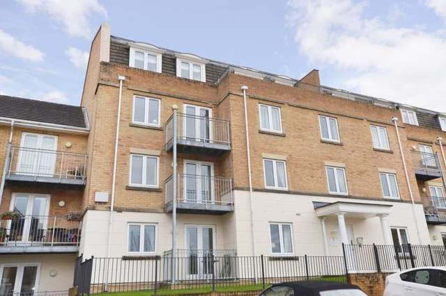  Image of 2 bedroom Flat for sale in Medina View East Cowes PO32 at East Cowes Isle Of Wight, PO32 6SU