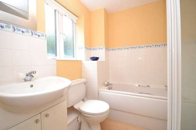  Image of 2 bedroom Flat for sale in Medina View East Cowes PO32 at East Cowes Isle Of Wight, PO32 6SU