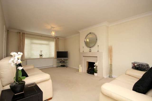  Image of 3 bedroom Detached house for sale in Elizabeth Close Henley-on-Thames RG9 at Henley-On-Thames, RG9 1RE