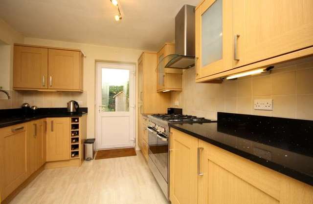  Image of 3 bedroom Detached house for sale in Elizabeth Close Henley-on-Thames RG9 at Henley-On-Thames, RG9 1RE