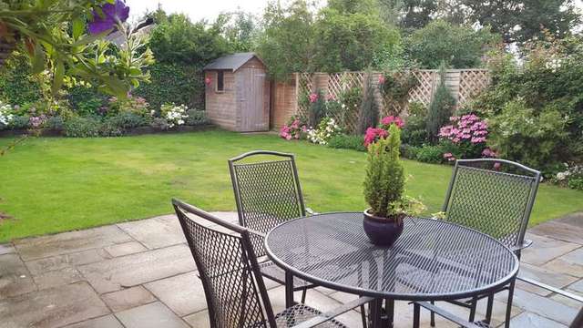  Image of 3 bedroom Detached house for sale in Elizabeth Close Henley-on-Thames RG9 at Henley-On-Thames, RG9 1RE