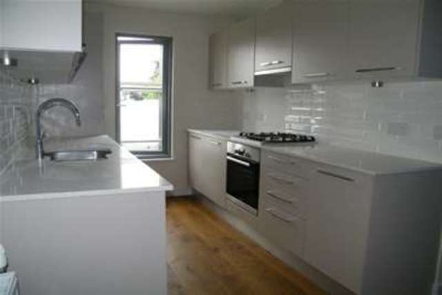  Image of 2 bedroom Flat to rent in High Street London N14 at London, N14 6LB