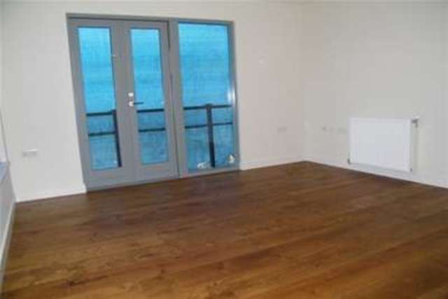  Image of 2 bedroom Flat to rent in High Street London N14 at London, N14 6LB