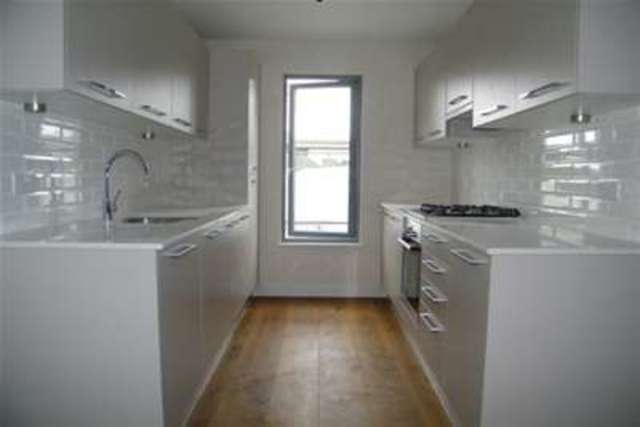  Image of 2 bedroom Flat to rent in High Street London N14 at London, N14 6LB