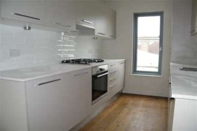  Image of 2 bedroom Flat to rent in High Street London N14 at London, N14 6LB