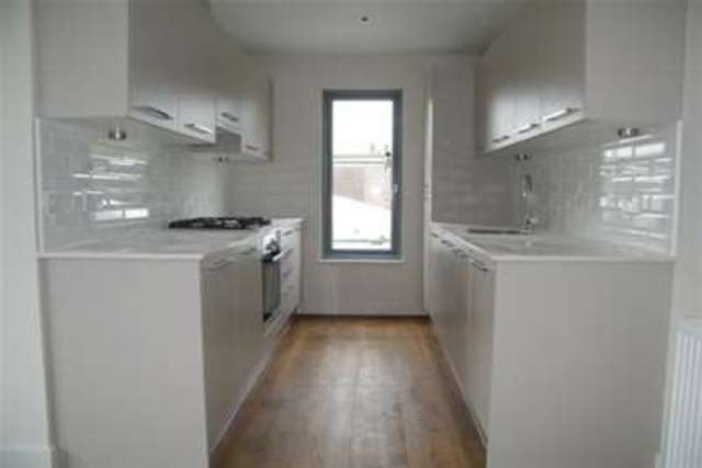  Image of 2 bedroom Flat to rent in High Street London N14 at London, N14 6LB