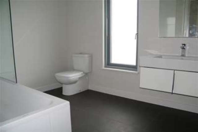  Image of 2 bedroom Flat to rent in High Street London N14 at London, N14 6LB