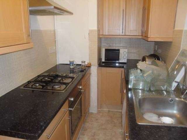  Image of 2 bedroom Flat to rent in Elmwood Crescent London NW9 at Kingsbury Kingsbury, NW9 9AB