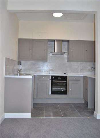  Image of 1 bedroom Apartment to rent in Epping New Road Buckhurst Hill IG9 at Buckhurst Hill, IG9 5TQ