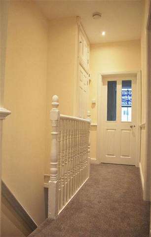  Image of 1 bedroom Apartment to rent in Epping New Road Buckhurst Hill IG9 at Buckhurst Hill, IG9 5TQ