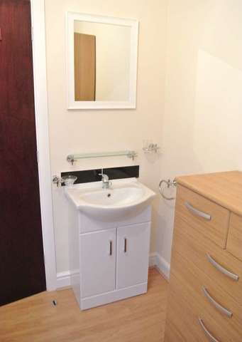  Image of 1 bedroom House Share to rent in South Road Erdington Birmingham B23 at Erdington, B23 6EJ