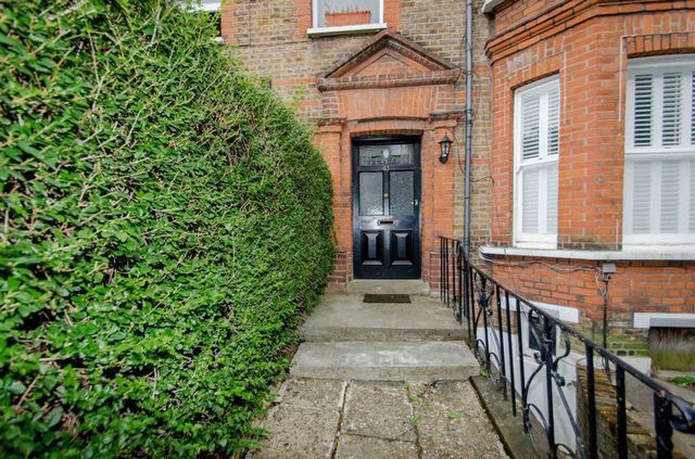  Image of 2 bedroom Flat for sale in Essendine Road London W9 at Essendine Road  London, W9 2LX