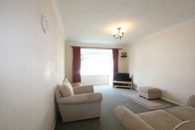  Image of 2 bedroom Flat for sale in Cambridge Road Worthing BN11 at Cambridge Road  Worthing, BN11 1XR