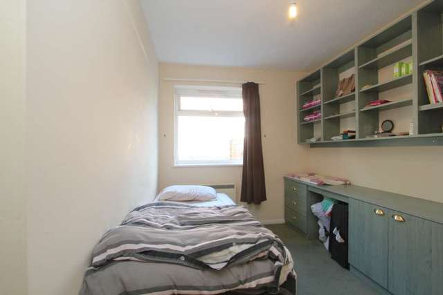  Image of 2 bedroom Flat for sale in Cambridge Road Worthing BN11 at Cambridge Road  Worthing, BN11 1XR