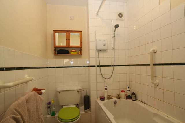  Image of 2 bedroom Flat for sale in Cambridge Road Worthing BN11 at Cambridge Road  Worthing, BN11 1XR