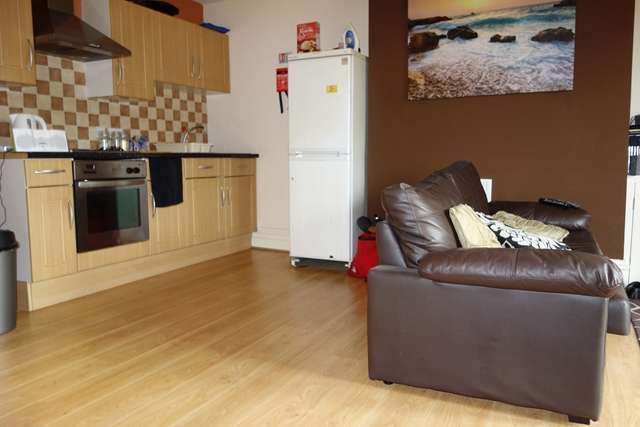  Image of 1 bedroom Flat to rent in Victoria Parade Ashton-on-Ribble Preston PR2 at Victoria Parade Ashton on Ribble Preston, PR2 1DT