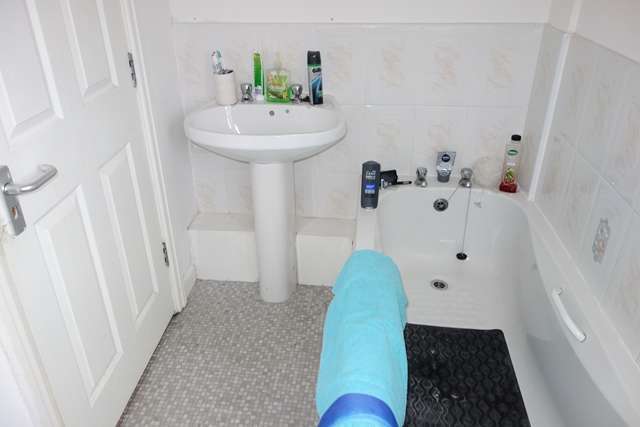  Image of 1 bedroom Flat to rent in Victoria Parade Ashton-on-Ribble Preston PR2 at Victoria Parade Ashton on Ribble Preston, PR2 1DT