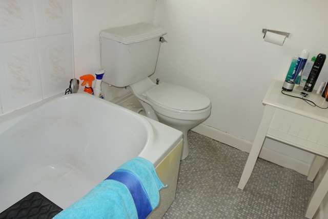  Image of 1 bedroom Flat to rent in Victoria Parade Ashton-on-Ribble Preston PR2 at Victoria Parade Ashton on Ribble Preston, PR2 1DT