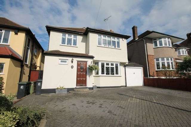  Image of 4 bedroom Detached house for sale in Fontayne Avenue Chigwell IG7 at Fontayne Avenue  Chigwell, IG7 5HB
