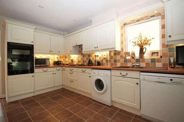  Image of 4 bedroom Detached house for sale in Fontayne Avenue Chigwell IG7 at Fontayne Avenue  Chigwell, IG7 5HB