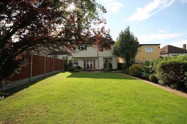  Image of 4 bedroom Detached house for sale in Fontayne Avenue Chigwell IG7 at Fontayne Avenue  Chigwell, IG7 5HB