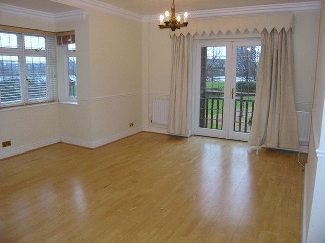  Image of 3 bedroom Property to rent in Wyatt Drive London SW13 at Garraway Court  Wyatt Drive, SW13 8AG