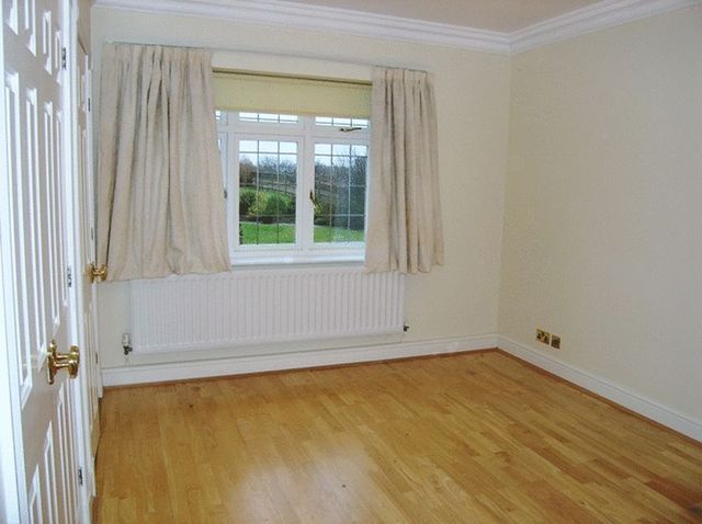  Image of 3 bedroom Property to rent in Wyatt Drive London SW13 at Garraway Court  Wyatt Drive, SW13 8AG