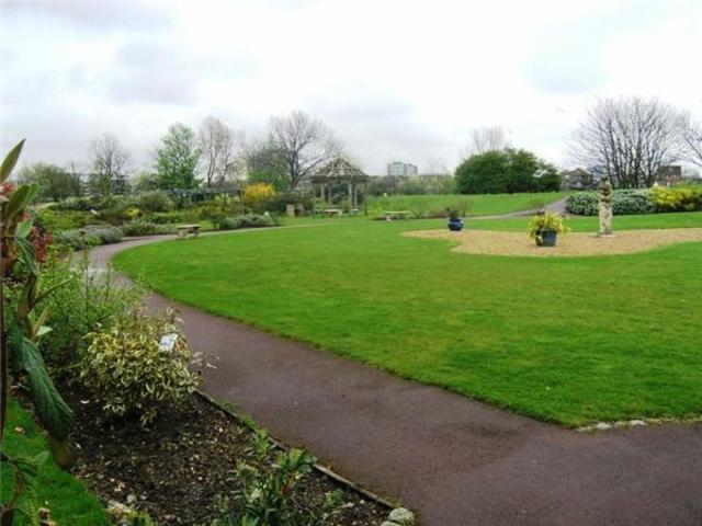  Image of 3 bedroom Property to rent in Wyatt Drive London SW13 at Garraway Court  Wyatt Drive, SW13 8AG
